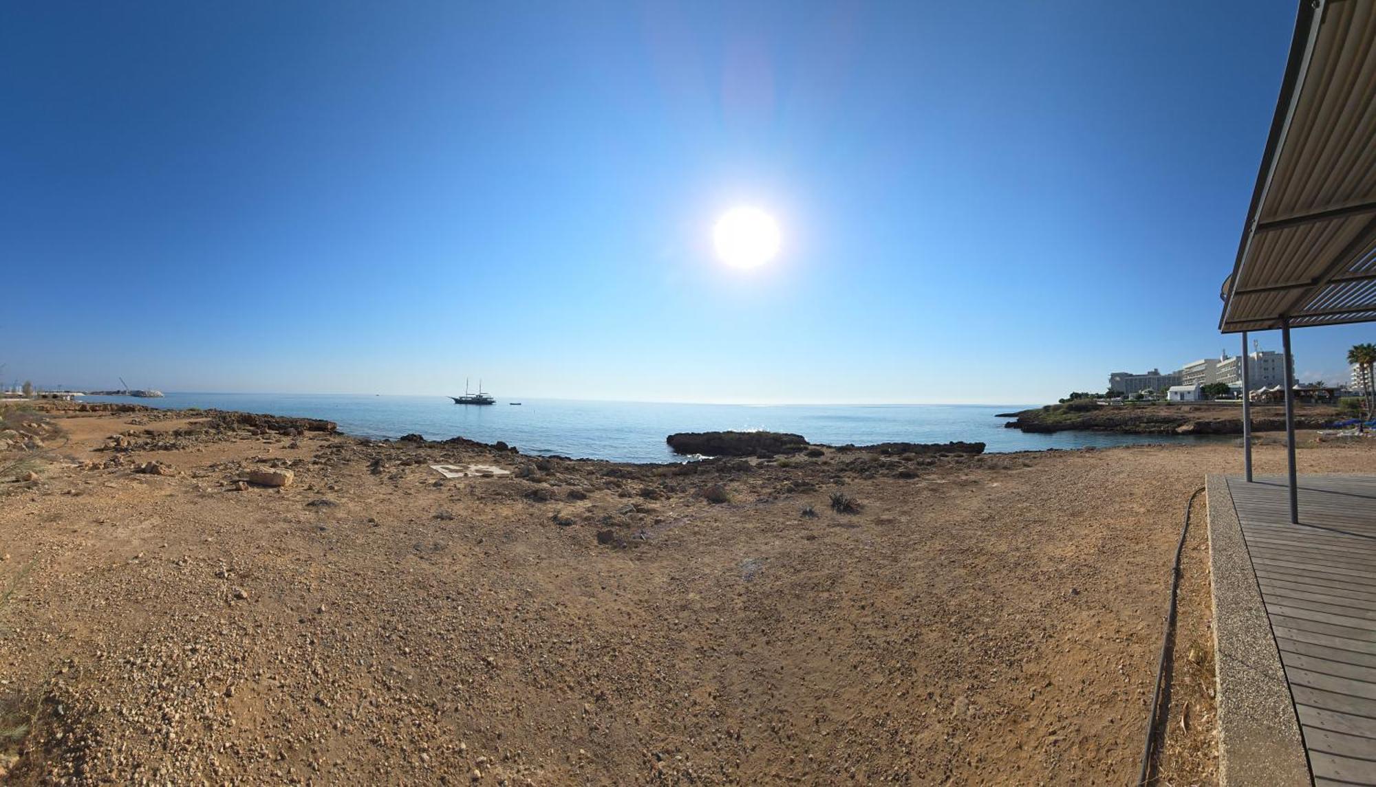 Golden Bay Deluxe Holiday Apartment プロタラス エクステリア 写真
